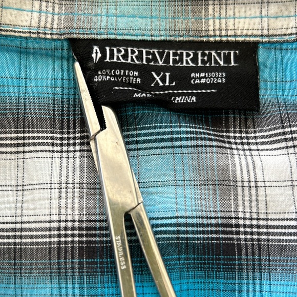 Irreverent XL Men’s Short Sleeve Button Down Shirt 2 Front Pockets - Picture 4 of 11